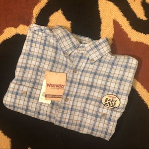 Men’s size L Wrangler short sleeve button down
